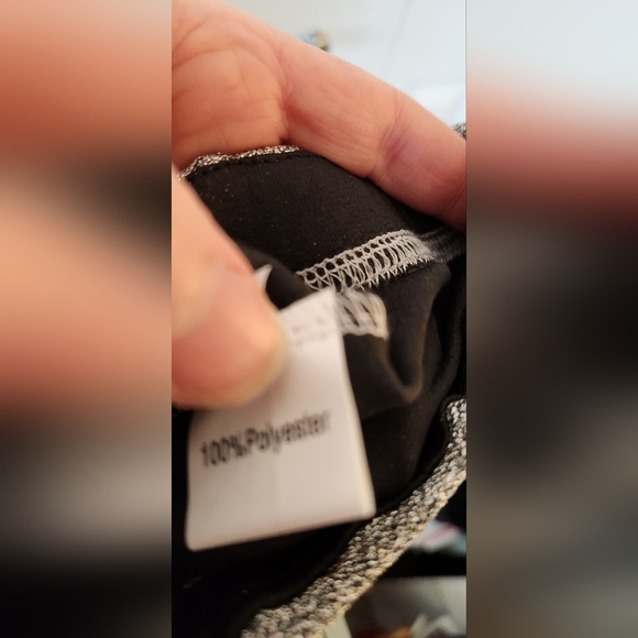 NWOT Set Of Two Pairs Of Shimmery Glittery Leggings Medium Gray Silver Black - Picture 5 of 7